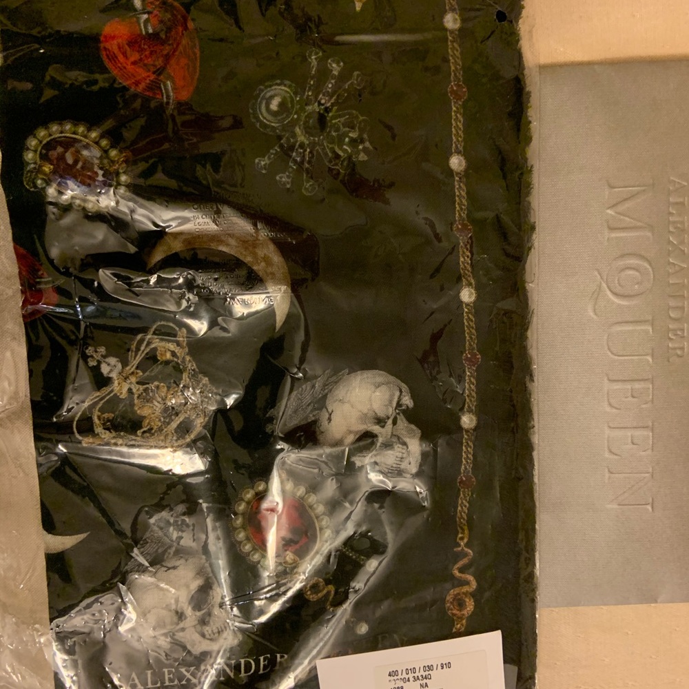 Alexandra Mcqueen welled trinket print scarf - Picture 3 of 7